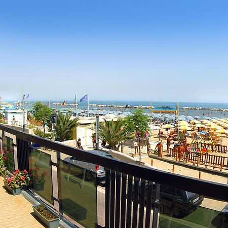 Hotel Continental Bellaria-Igea Marina Esterno foto