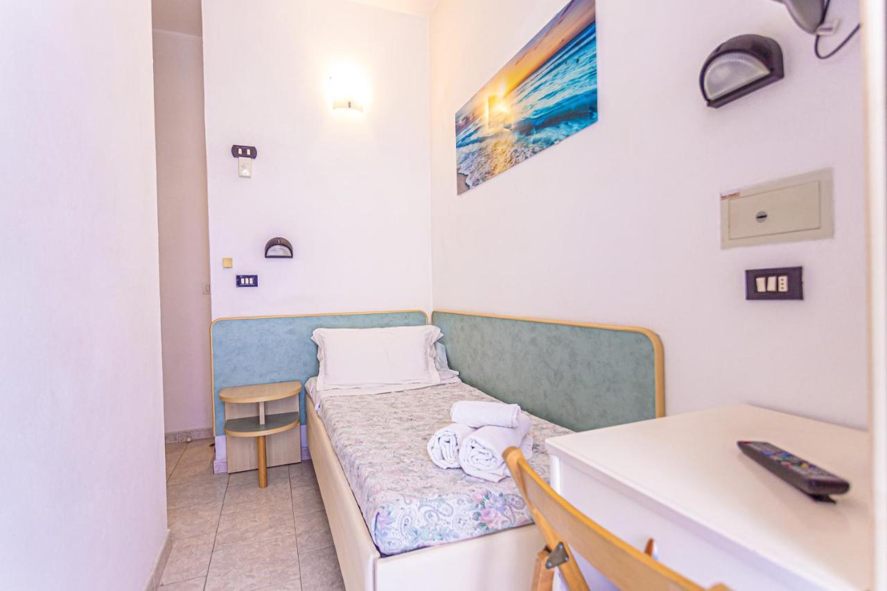 Hotel Continental Bellaria-Igea Marina Esterno foto