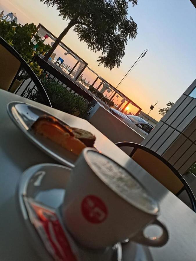 Hotel Continental Bellaria-Igea Marina Esterno foto