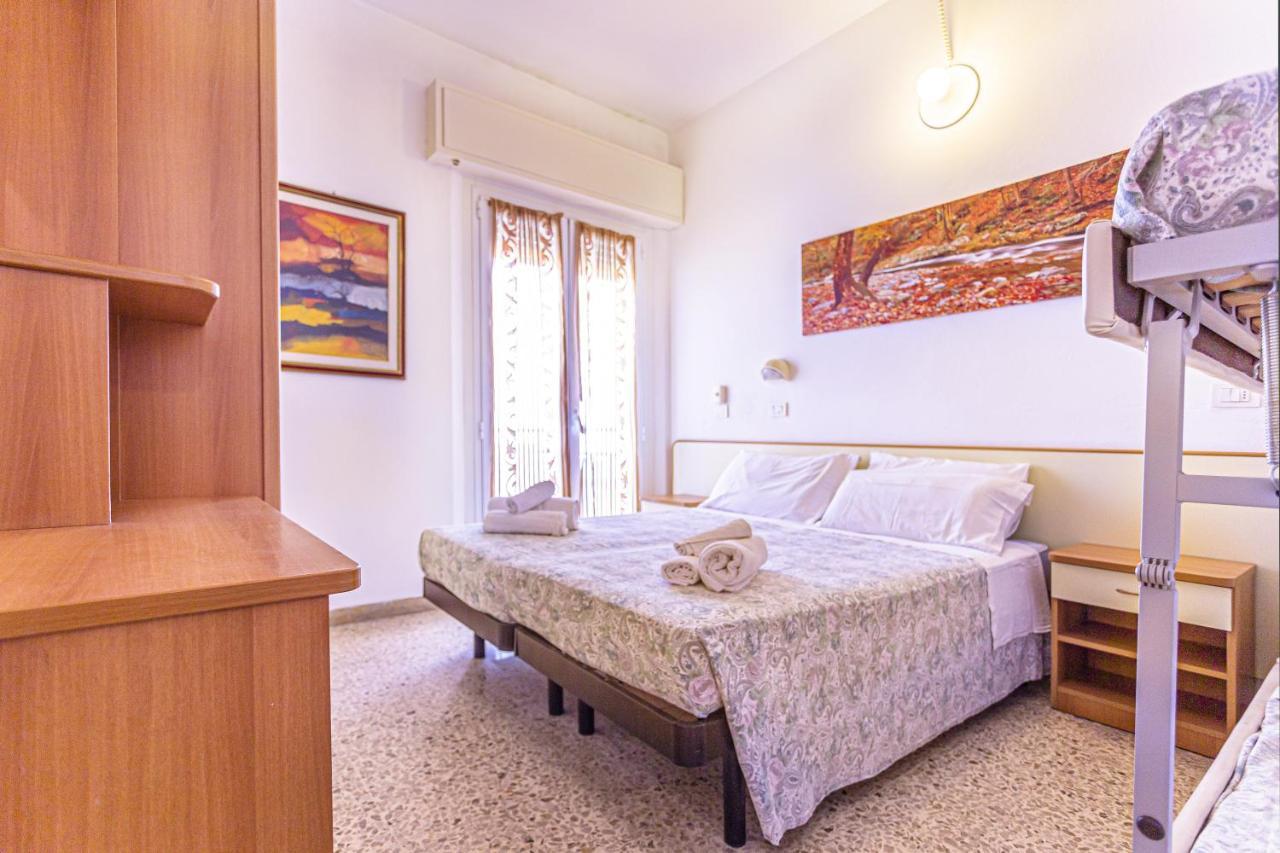 Hotel Continental Bellaria-Igea Marina Esterno foto