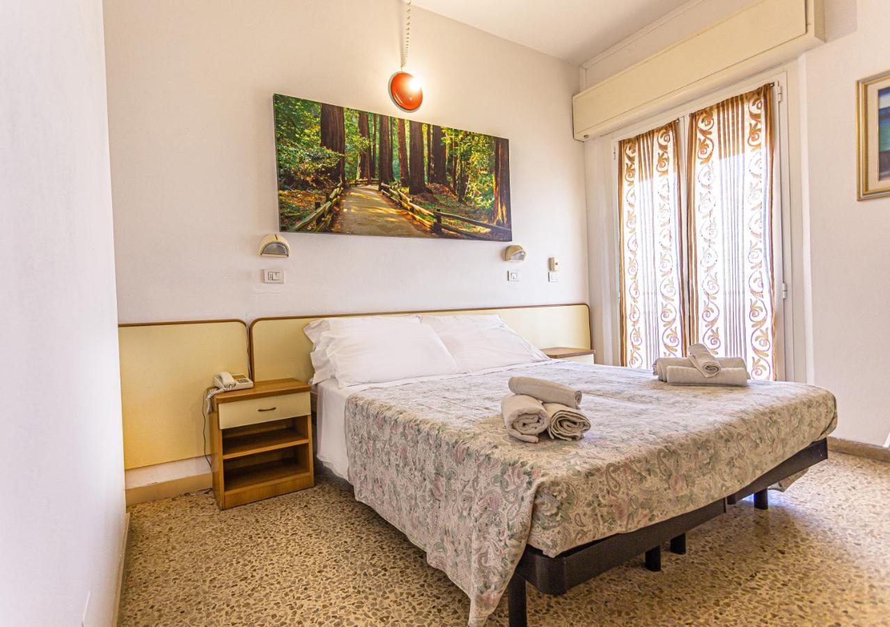 Hotel Continental Bellaria-Igea Marina Esterno foto