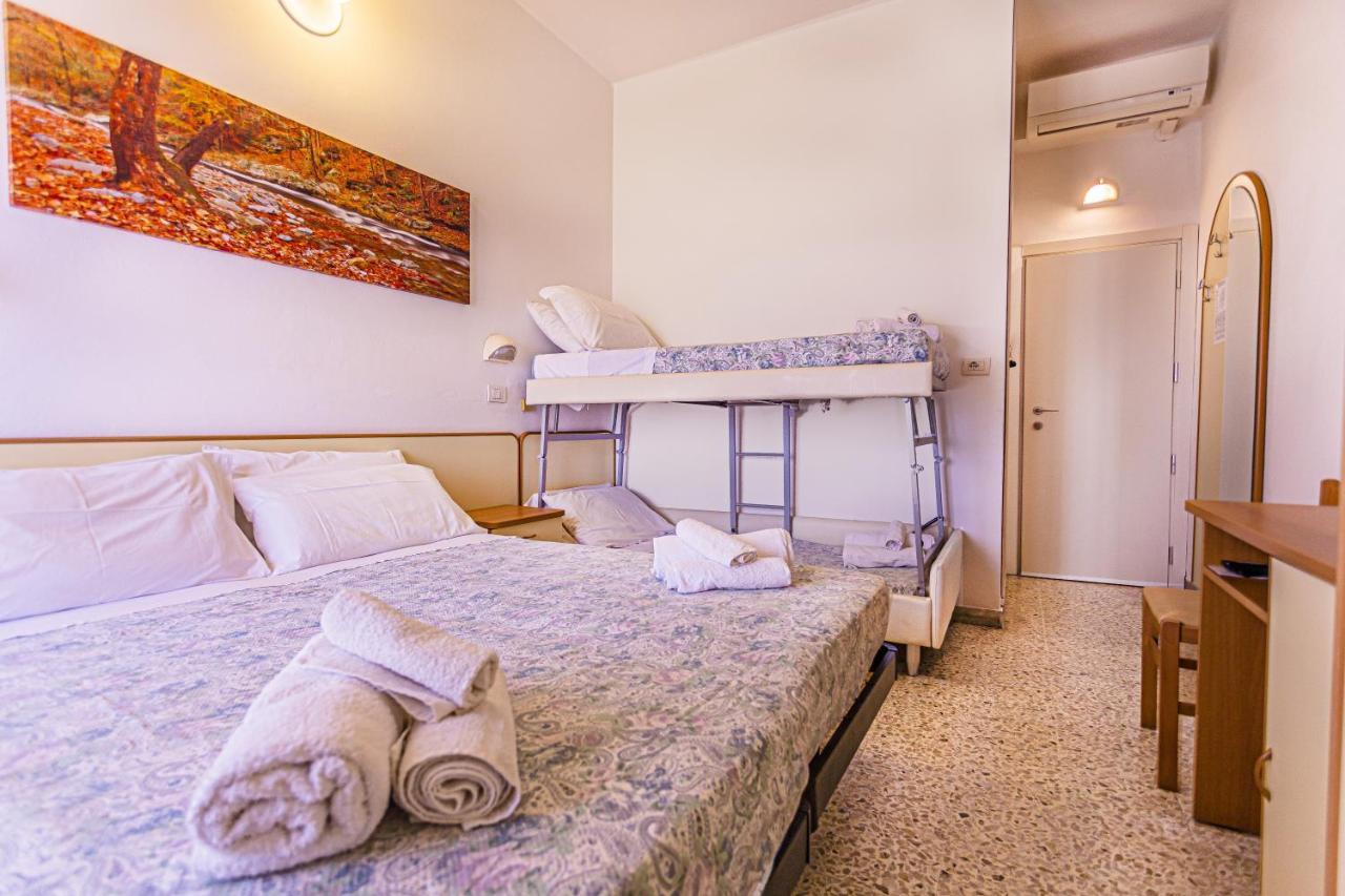Hotel Continental Bellaria-Igea Marina Esterno foto