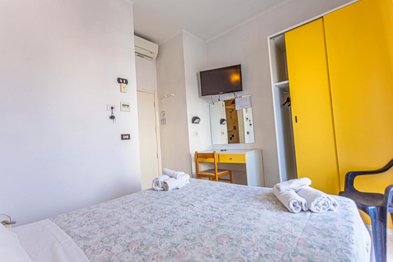 Hotel Continental Bellaria-Igea Marina Esterno foto