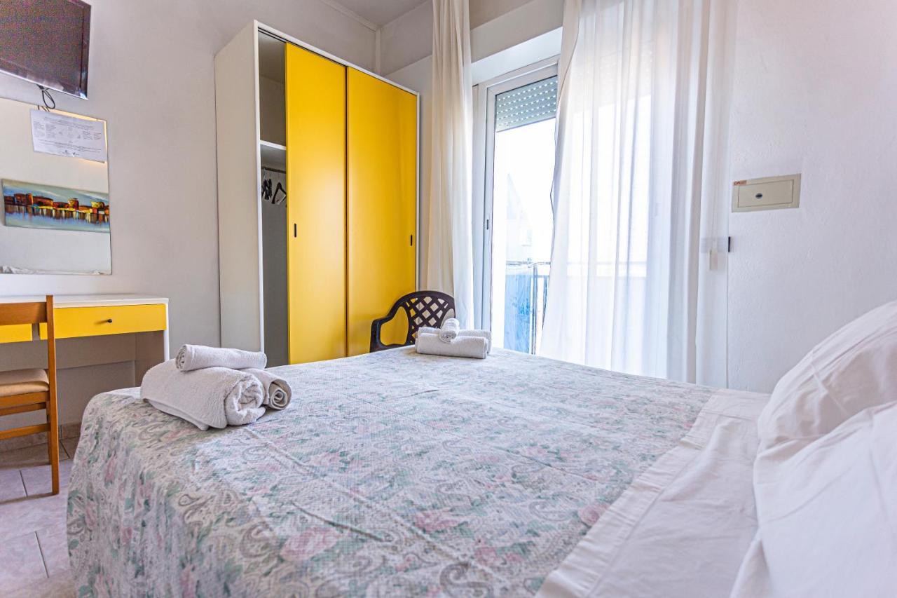 Hotel Continental Bellaria-Igea Marina Esterno foto