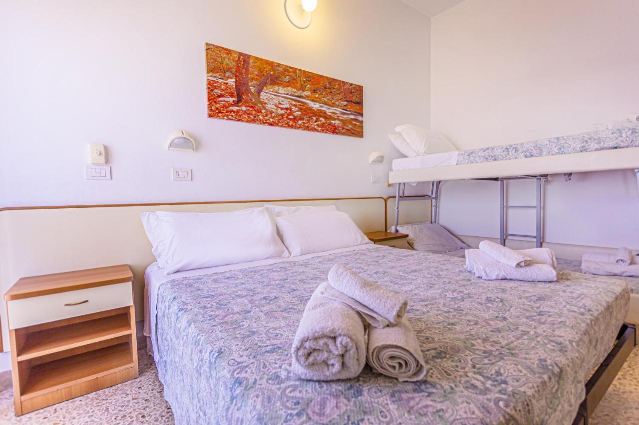 Hotel Continental Bellaria-Igea Marina Esterno foto