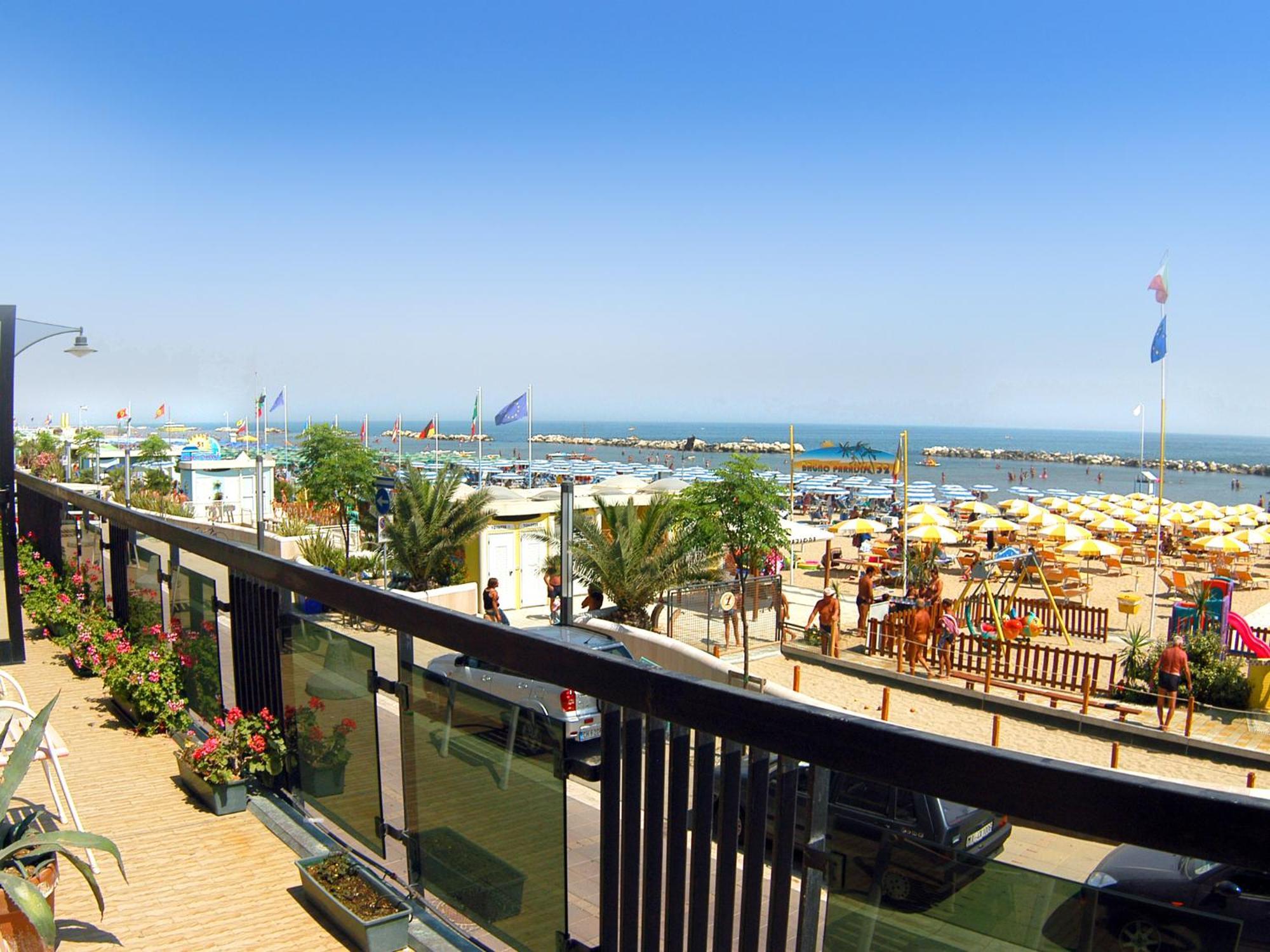 Hotel Continental Bellaria-Igea Marina Esterno foto