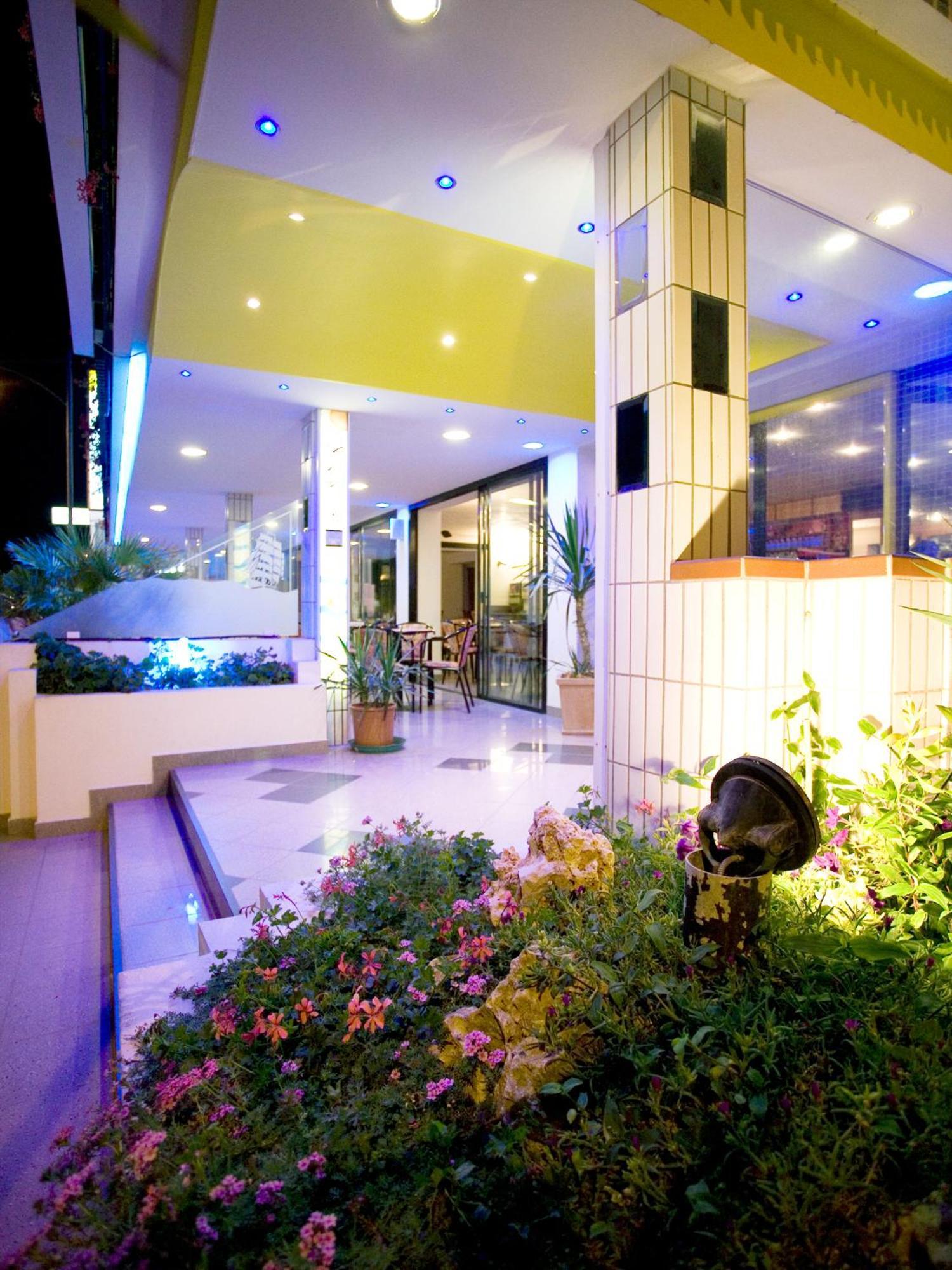 Hotel Continental Bellaria-Igea Marina Esterno foto